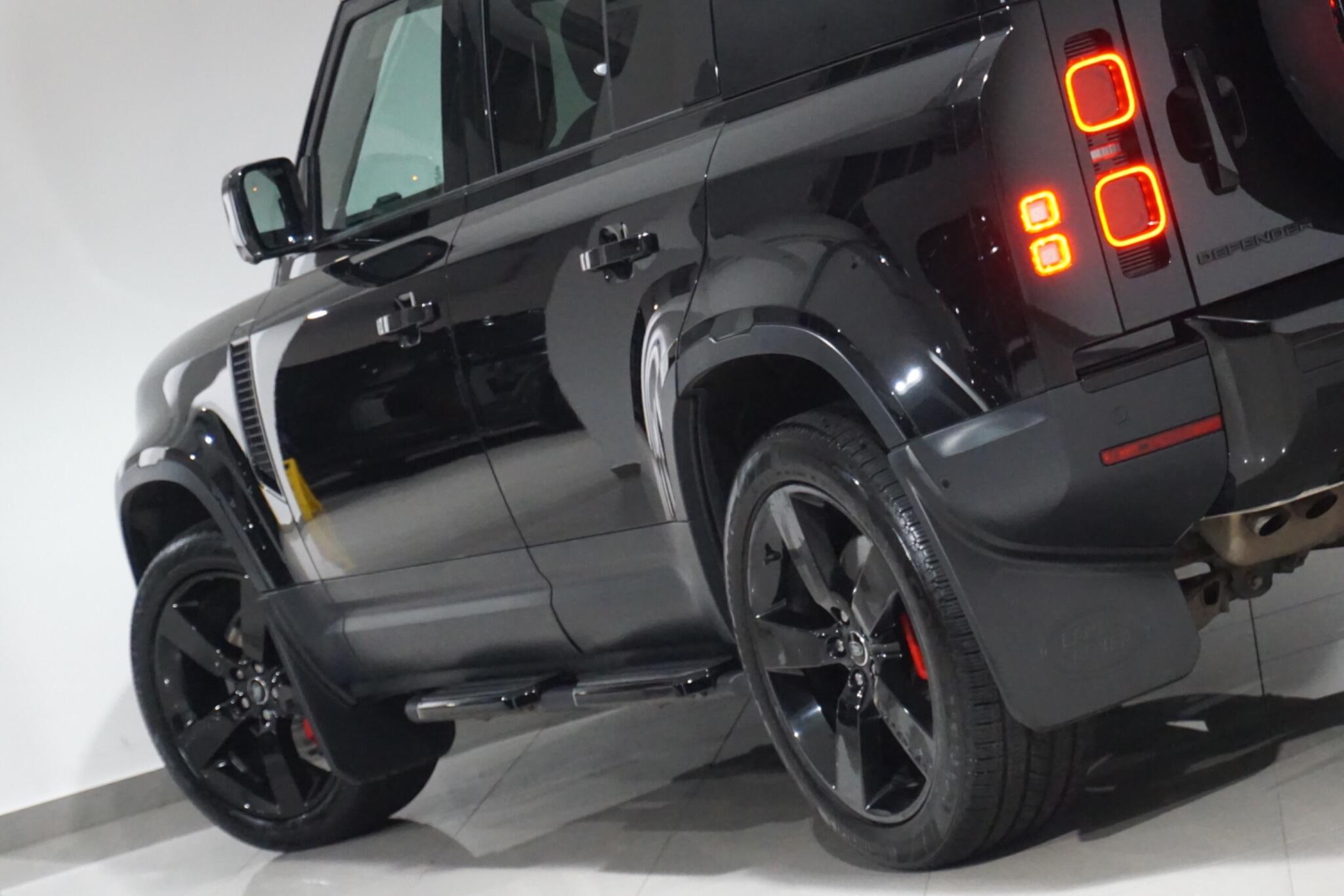 Land Rover Defender 110 3.0 D250 MHEV HSE Hard Top SUV 5dr Diesel Auto 4WD MWB Euro 6 (s/s) (250 ps)